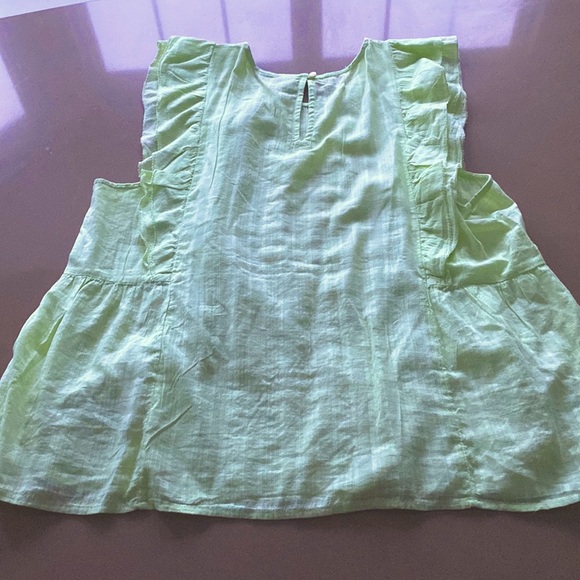 Sleeveless pastel green blouse with frills and a button detail at the back. - Picture 2 of 3